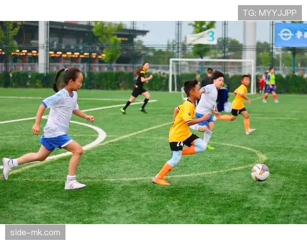 激战四方：本轮足球联赛赛果出炉，争冠格局渐趋明朗