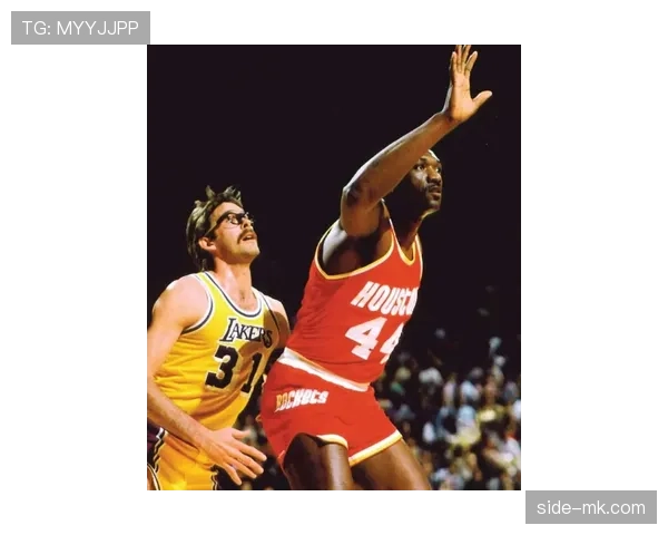 埃尔文·海耶斯突破拉开内线空间效率提升明显